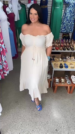 28 reactions | 懶 Delicado, femenino y con un fit favorecedor. El...