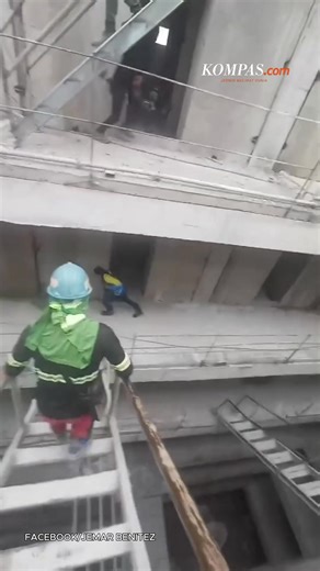 Gempa berkekuatan magnitudo 7,4 mengguncang wilayah lepas pantai selatan Filipina pada Jumat (10/10/2025), menurut laporan lembaga seismologi negara tersebut, Phivolcs. Phivolcs menyebut, pusat gempa terjadi di perairan lepas pantai Kota Manay, Provinsi Davao Oriental, di wilayah Mindanao, pada kedalaman sekitar 10 kilometer, dan memicu peringatan dini tsunami. Penduduk di daerah pesisir di wilayah tengah dan selatan Filipina diminta segera menuju ke tempat yang lebih tinggi atau menjauh dari ga