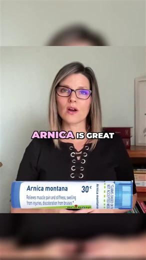 If you move, lift, stretch, or simply live an active life — Arnica deserves a spot in your bag. It’s one of homeopathy’s most-loved remedies for bumps, bruises, trauma, and muscle soreness. Perfect before or after a tough workout, a long day of physical work, or even just when your body feels worn out. 🌼 Arnica helps the body recover from both mental and physical shock, easing soreness and restoring strength naturally. ✨ Keep it close — in your gym bag, your car, or your home kit — because reco