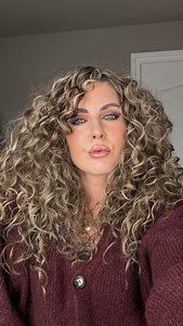 25K views · 754 reactions | FOAM ON ROOTS FOR VOLUME??? YES‼️‼️ Comment LINK and I’ll dm you everything I’ve used  Products @bali_curls Hydrating Curl Cream Curl Defining Gel Curl Volume Foam Use code curlykiet10 for discount  #curls #foamhack #curlyhair #wavyhair #trending #fyp #exploring #viral #hairstyles #hair #krullen #locken #lockenroutine | curlykiet | Facebook