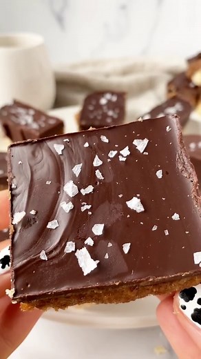 Vegan Millionaire Shortbread Bars – Deliciously Simple
