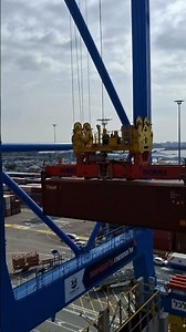 How to loading and Discharging Container ship