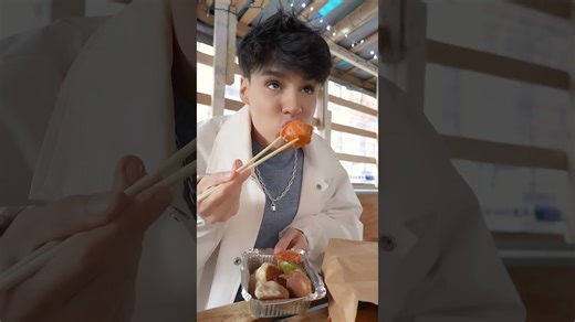 Trying $1 dumpling restaurant in New York City