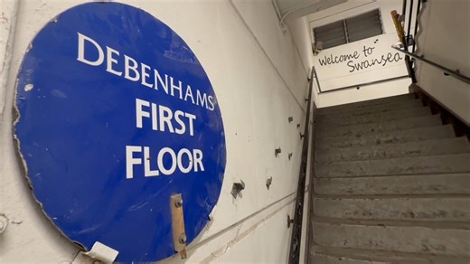 📹 This video shows how Swansea’s former Debenhams building now looks inside as works to bring it back into use gather pace. Acting on behalf of Swansea Council, a team from Andrew Scott Ltd are now close to finishing stripping out works at the unit which include the removal of fixtures, fittings, internal walls and partitions. This means landlord fitout works can soon start at the building, helping enable tenants to move in more quickly once final agreements are in place. Plans include subdivid