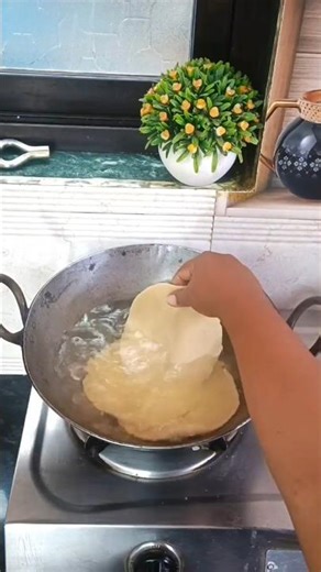 #shorts रोटी को आज तवे पर सेकने के बदले उबाल कर बनाओ टेस्टी और हेल्थी रेसिपी।#viral #tranding #reels