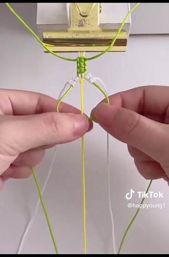 Let’s make bracelet!🙌🙌#bracelet #tutorial #easytutorial #handmade #threads #braceletmaking