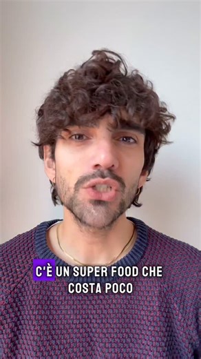 Non sono “poveri” né difficili da digerire: sono ricchi di fibre, proteine e minerali che aiutano microbiota, glicemia e cuore. 💛 🌱 E le proteine? Abbinati ai cereali diventano complete… e non serve mangiarli nello stesso pasto! 😌 Se ti gonfiano, spesso è solo questione di abitudine: introdurli gradualmente fa la differenza. ❤️ I legumi non sono un riempitivo, ma un vero pilastro di una dieta sana, sostenibile e accessibile. Inseriscili più spesso! 🌿 @edoardomocini_ | Giallozafferano