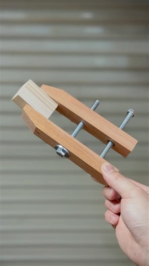 Super Cheap! DIY Screw Hand Clamp | Woodworking Guide