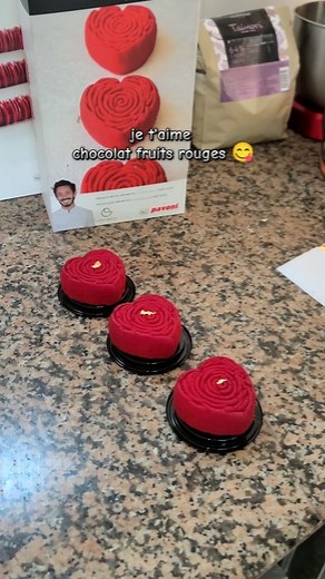 Je t'aime ❤️ chocolat fruits rouges 😋 #pastry #patisseriefrancaise #pastrypassion #pastrylove #patisseriefine #pourtoi #patisserie #pastryart #algerie | FARES Gâteaux