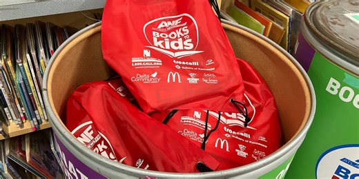 Atlanta News First gives out thousands of free books to students in Marietta