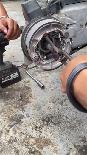 mechanic tricks for installing brake pyro #tutorial #automobile