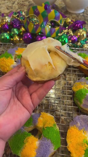 Easy Mini King Cake Recipe for Mardi Gras Celebrations