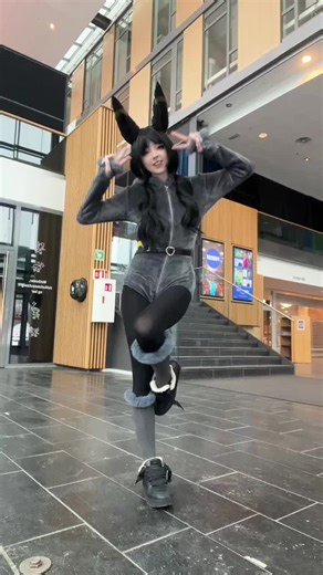 Umbreon Cosplay Dance Trend