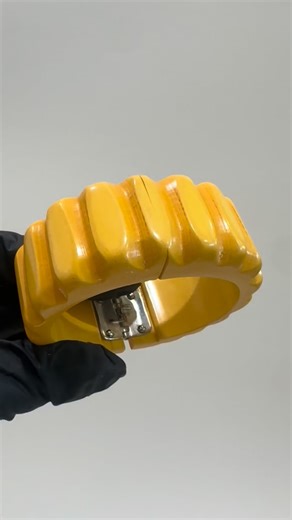 Maria Jessie💗 on Instagram: "Turns out you don’t need Simichrome to test Bakelite! • Check the comments for my method. This is a Quintessential Art Deco Bakelite clamper bracelet Circa 1930s 💖 The deep carvings on this gem make it highly collectible and desirable✨💝 • • Click my link in bio for more gems like this (https://sassysosweetboutique.etsy.com) • • #bakelite #retro #artdeco #rare #jewelry #clamper #carved #trending #etsy #finds #love #sassysosweetboutique #diy #etsysmallbusiness #expl