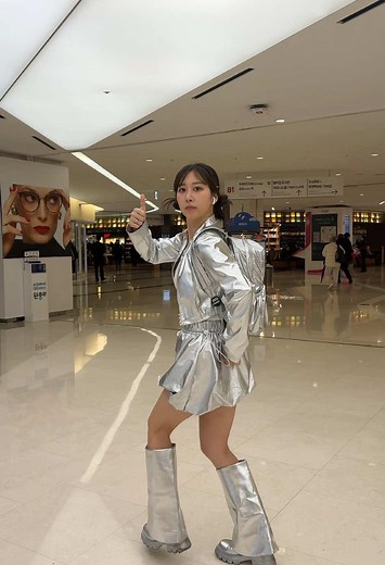 터미널 춤을 추는 AI 세진 로보토의 매력