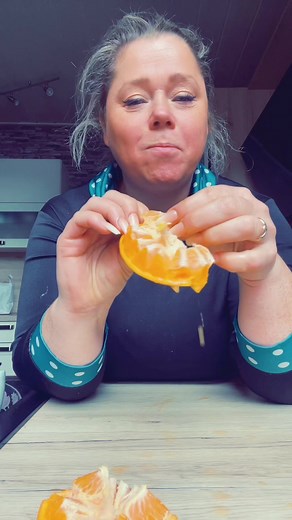 Peeling and Cutting Oranges: A Kitchen Duo's Process