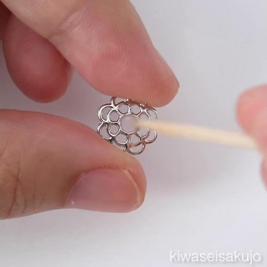 【貴和レシピ】クリアなリーフパーツが主役！ナチュラルなボタニカルイヤリングの作り方