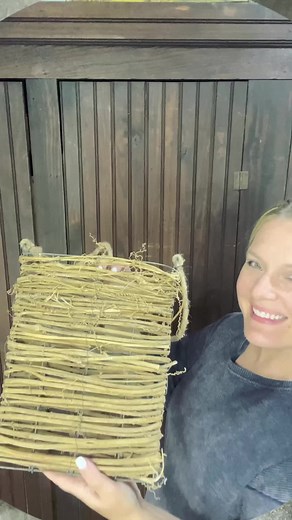 61K views · 2.6K reactions |  Fall Floral Arrangement with simple bow, tag & acorn bells! Full tutorial info in the thread! #falldecor #falldecorating #fallcrafts #bowmaking #doordecor #falldecorations #fauxflowers | Hammons Nest | Facebook