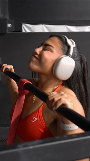 Tamara Arevalo on Instagram: "Si tú lo quiere, lo tiene que mover 😮‍💨 BIG BACK DAY VAMOOOSSSS Back workout deets 🤭 Pull ups/ assisted pull ups: 3x8 or til failure Lat pull down: 3x10-12 or til failure Barbell rows/ row machine: 4x8-10 Rope lat pull down: 3x8-10 Cable rows: 3x8-10 DB bicep curls: 3x8-10 Barbell bicep curls: 3x8 Fit @gymshark code PUPUSA10 #gymsharkwomen #gymshark #gym #viral #musclemommy #gymmotivation #gyminspiration #funnygymmemes #backday #back #pullday #gymtok"