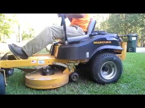 HUSTLER RAPTOR MULCH KIT ACTION