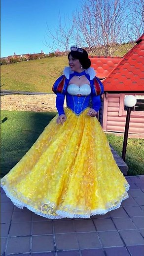 ❤️😍#disneyprincess #cosplay #disneycosplay #snowwhite #halloweencostume #blancanieves #blancheneige