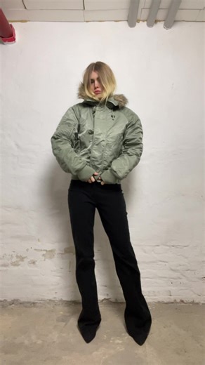 vintage bomber jacket⭐️ #bomberjacket #styling #outfitideas #secondhandfashion #vintage