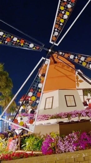 A Flower Windmill in the Desert?! 😱 Global Village Dubai