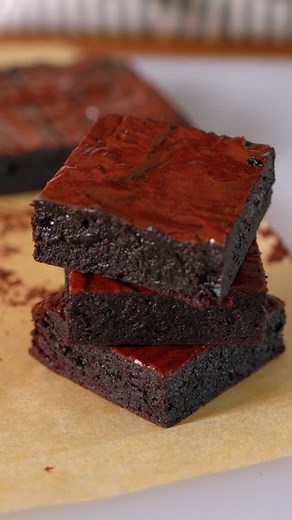 Joanne Gallagher on Instagram: "✨ This is hands down the best brownie recipe I’ve ever made! These brownies are easy to make, wonderfully fudgy in the middle, and much better than the boxed mixes. Our readers love them!✨ Ingredients below! Recipe is linked in our bio @inspiredtaste or you can google “inspired taste brownie recipe” Ingredients ⬇️ 10 tablespoons (145g) unsalted butter 1 ¼ cups (250g) granulated sugar 3/4 cup plus 2 tablespoons (75g) unsweetened cocoa powder, spooned and leveled 1 