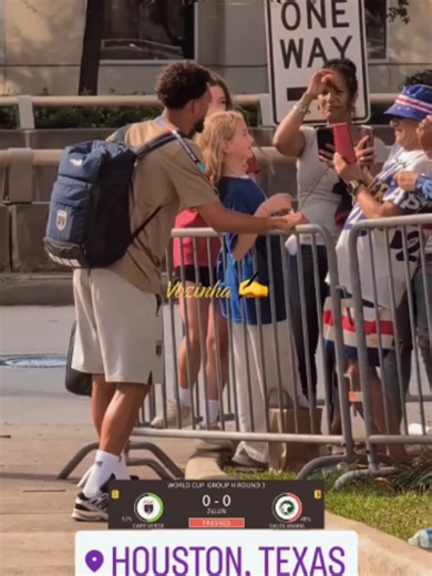 True greatness isn't just about incredible saves on the pitch, but the simplicity of someone who never forgets their roots. 💙 Vozinha is the pure definition of humility! Always with a smile on his face, he made sure to stop, connect, and sign autographs for the fans. A giant in goal and an even bigger human being off the pitch. So proud to see our eternal number 1 representing our homeland with so much heart! 🇨🇻🦈 #proudcaboverde #bluesharks #caboverde #tubarõesazuis #ᴡᴏʀʟᴅᴄᴜᴘ2026 ⚠️ Disclaim