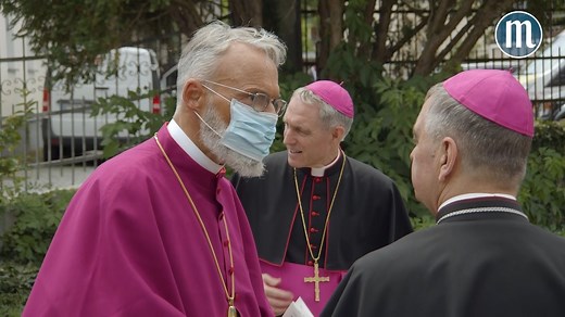 Kardinäle und Bischöfe verabschieden sich am Unteren Katholischen Friedhof von Georg Ratzinger. | Mittelbayerische Video