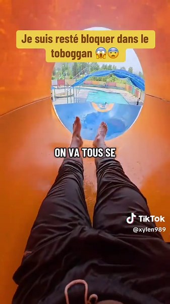 Bloqué dans le toboggan aquatique : Mon expérience