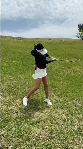 現役CAがつま先下がりで美スイング