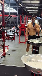 Anatomy of a gym selfie 🔥 #reels #bodybuilder #gym #workout | Matthew Carmona