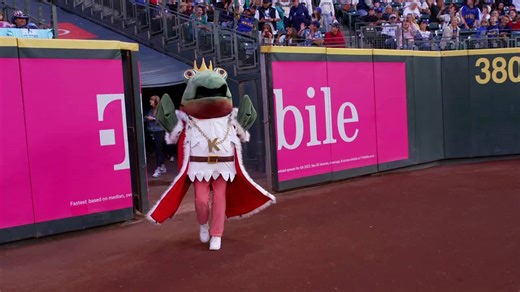 The truth behind the Seattle Mariners new tradition: The Salmon Run