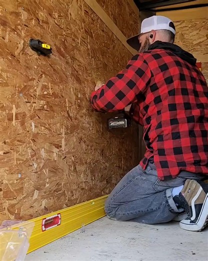 Adding Level Racks to Trailer Walls for Safety