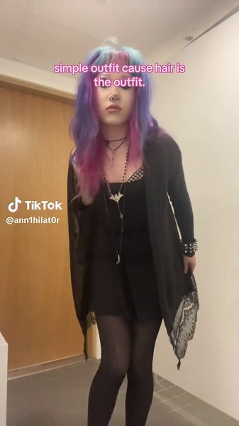 Pastel Goth Style: Embrace Your Unique Hair and Outfit
