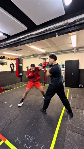 Gute Technik ist kein Zufall. Sie wird trainiert. Willst du so boxen? 👉 Folge mir #boxtraining #anfängerboxen #boxschule #personaltraining #disziplin #boxingcoach