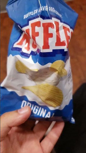 Ruffles original flavor potatoe chips