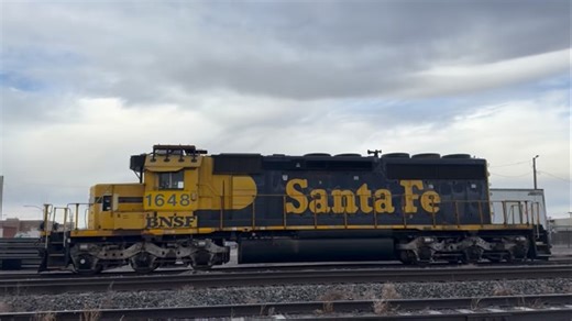 Two minutes of EMD 16-645 idle #train #railfanning #bnsf #railfan #gardencitykansas | Xander McClure