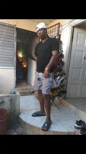 dewaynecrooks (@dewaynecrooks)’s videos with Dunce Cheque - Valiant