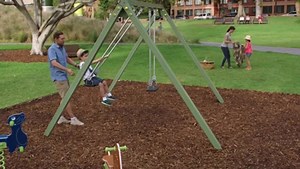 An unsuspecting jogger runs through a world in slow motion – see what faster feels like with new Telstra 4GX | Telstra