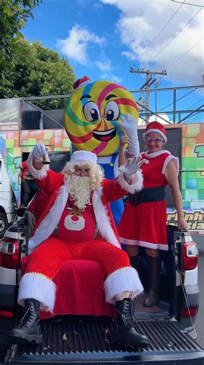 Ronaldo Bolognezzi on Instagram: "A campanha Doe um brinquedo, ganhe um sorriso completou 10 anos e, neste sábado, levou alegria para dezenas de crianças, com mais de 600 brinquedos entregues. 👉 Assista ao vídeo e veja como foi esse dia tão especial. Porque quando a comunidade se une, o Natal chega mais bonito para todos. 🎄🧡 #JaboticabalSP #Camapanhadenatal"