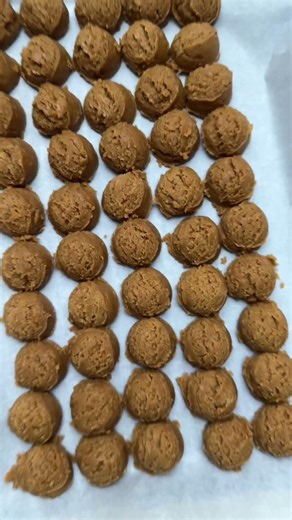 Chewy ginger molasses cookies