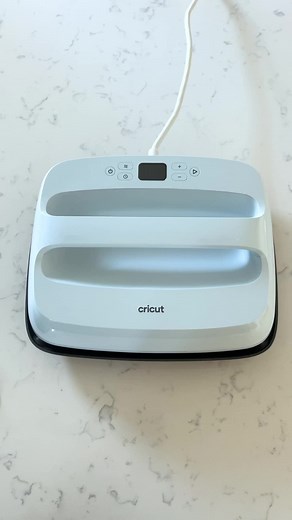 34K views · 1.6K reactions | Let’s use Infusible Ink transfer sheets and my Cricut to make a lipstick makeup bag! #cricutmade #cricutcrafts #infusibleink #diycrafts #cricutmaker #cricutcreations #sublimationblanks | Weekend Craft | Facebook