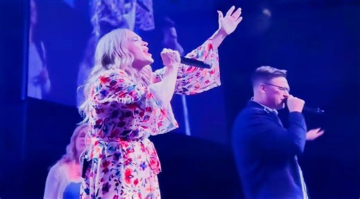 Carrie Underwood Makes Surprise Appearance At Her Nashville Church For Special Easter Performance | Whiskey Riff