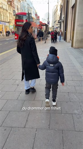 Beautify Institute | Skjønnhetsakademi | Etabl. 2023 on Instagram: "Hvis du føler på disse tingene, så er det er tegn på at du er klar for å starte din egen beauty karriere 👇 1. Du elsker alt som er med skjønnhet å gjøre, og få andre til å føle seg vakre 2. Du ønsker mer frihet i livet, og å styre dine egne dager 3. Du inspireres av å se andre lykkes, men du vet ikke hvordan du skal starte selv Det er her vi i @beautify.institute kommer inn 👋 Vi hjelper deg igang med din egen beauty bedrift, u