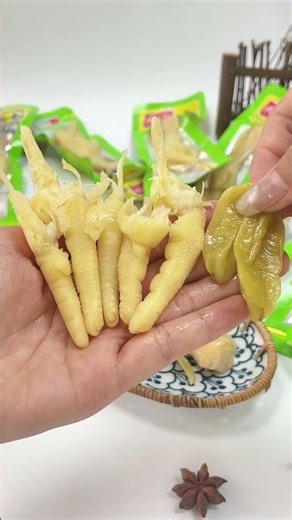 Tìm đâu xa, chân gà Việt ngay Hey Yo nha!