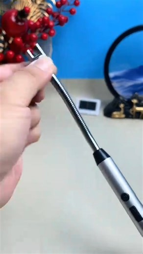 🎯 ولاعة USB الذكية – الحل العملي الآمن لمطبخك وأكتر! هل تبحث عن ولاعة آمنة وسهلة الاستخدام؟ ولاعة USB هتوفرلك الراحة والأمان اللي بتدور عليهم 👇 🔋 شحن سريع وسهل: بتتشحن عن طريق أي منفذ USB، ومش هتحتاج غاز ولا بطاريات نهائيًا. 🛡️ أمان كامل: مثالية للمطبخ والأماكن المغلقة، لأنها خالية تمامًا من الغاز – استخدام آمن في كل وقت. 🔥 فعالة في المطبخ: توليع سريع وآمن للبوتاجاز أو الشموع بدون أي خطر. ✨ تصميم أنيق ومميز: حجم صغير وشكل عصري يخليها سهلة الحمل والتخزين. ⚖️ خفيفة الوزن: 67 جرام بس – خفيفة و