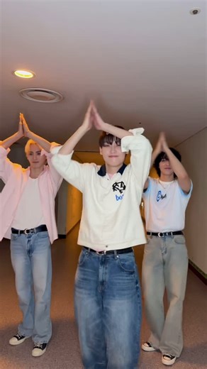 SF9 | 🐔🍌 #SF9 #에스에프나인 | Instagram