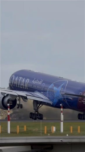 qatar boeing 777 lr smooth takeoff